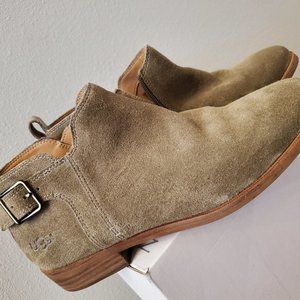 UGG Leahy boot in Mole. Lightly worn, 9.5W